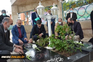 مزارشهدای گمنام آموزشکده فنی دختران قدسیه به مناسبت هفته سربازان گمنام با حضور دکتر هاشمی گلباران شد

 5