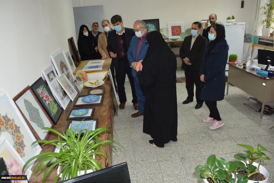 مزارشهدای گمنام آموزشکده فنی دختران قدسیه به مناسبت هفته سربازان گمنام با حضور دکتر هاشمی گلباران شد

 7