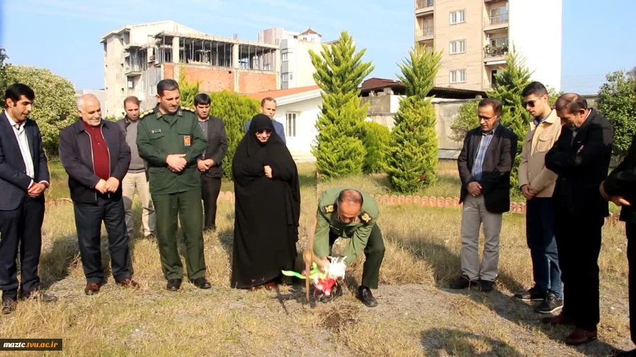 مراسم کلنگ‌زنی احداث مزار شهید خوشنام در دانشکده فنی و حرفه ای محمودآباد 4