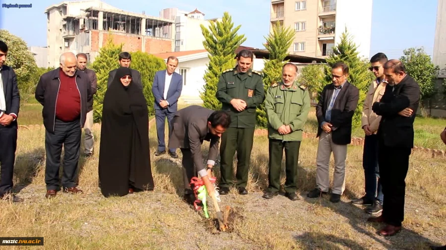 مراسم کلنگ‌زنی احداث مزار شهید خوشنام در دانشکده فنی و حرفه ای محمودآباد 7