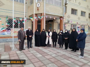 با به اهتزاز درآوردن پرچم جمهوری اسلامی، زنگ انقلاب در آموزشکده فنی و حرفه ای دختران بابل به صدا در آمد.  3