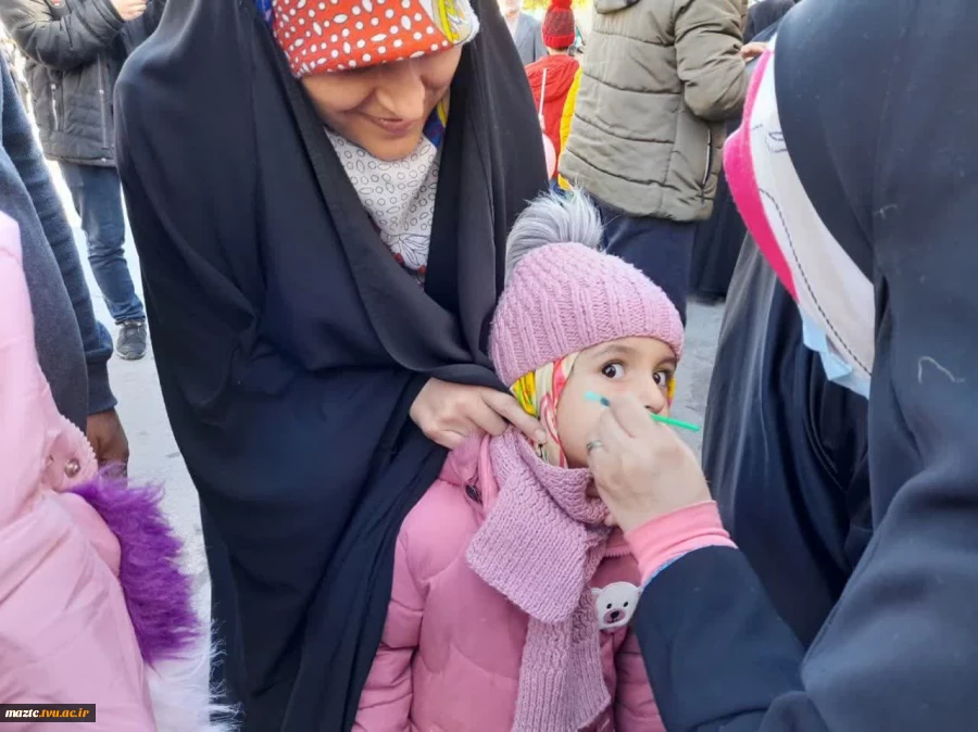 حضور سرپرست، کارکنان، اساتید و دانشجویان بسیجی آموزشکده فنی وحرفه ای دختران بابل در راهپیمایی با شکوه ۲۲ بهمن شهرستان بابل به همراه برپایی ایستگاه نقاشی با محوریت "به رنگ انقلاب"  6